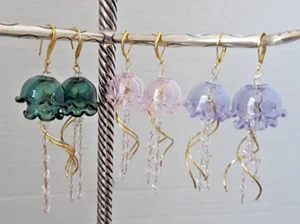 SCHÖNE mundgeblasene Glas Quallen Ohrringe - grün, rosa oder lila *NEU - Bild 1 von 18