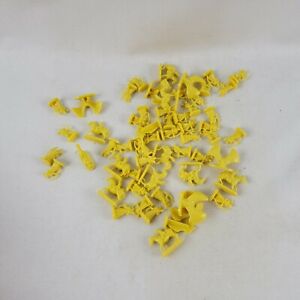 Risk Lord of the Rings Trilogy Edition Game Replacement Pieces Yellow Army 2003