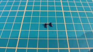Vis x2 FP 1.7x4mm n°53 pièce détachée Renault R8 Gordini 1/8 Eaglemoss A67 - Picture 1 of 1