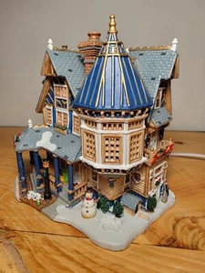 2004 LEMAX Caddington Village "HOLIDAY HOUSE" #45042 ~MINT~ ... - Picture 1 of 17