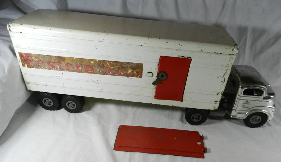 Camión remolque automático Structo Western vintage - 24" de largo - con rampa de carga Foto 1 de 4