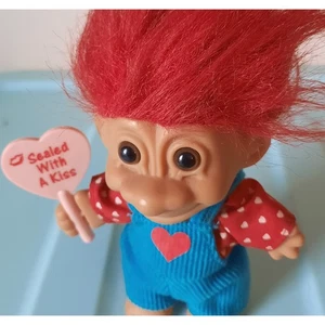 Vintage Russ Troll Puppe 5" Medium versiegelt mit einem Kuss Valentinstag rote Haare - Bild 1 von 5