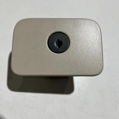 Cadillac CTS Bronceado Guantera Compartimiento Pestillo Manija 2005 Sin Llave Foto 1 de 4