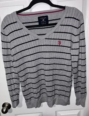 EE. UU. POLO ASSN. Suéter cuello en V para mujer XL gris azul marino rayas tejido con cable Foto 1 de 3
