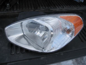 2003-2007 Hyundai Accent left Driver Side headlight - Picture 1 of 2
