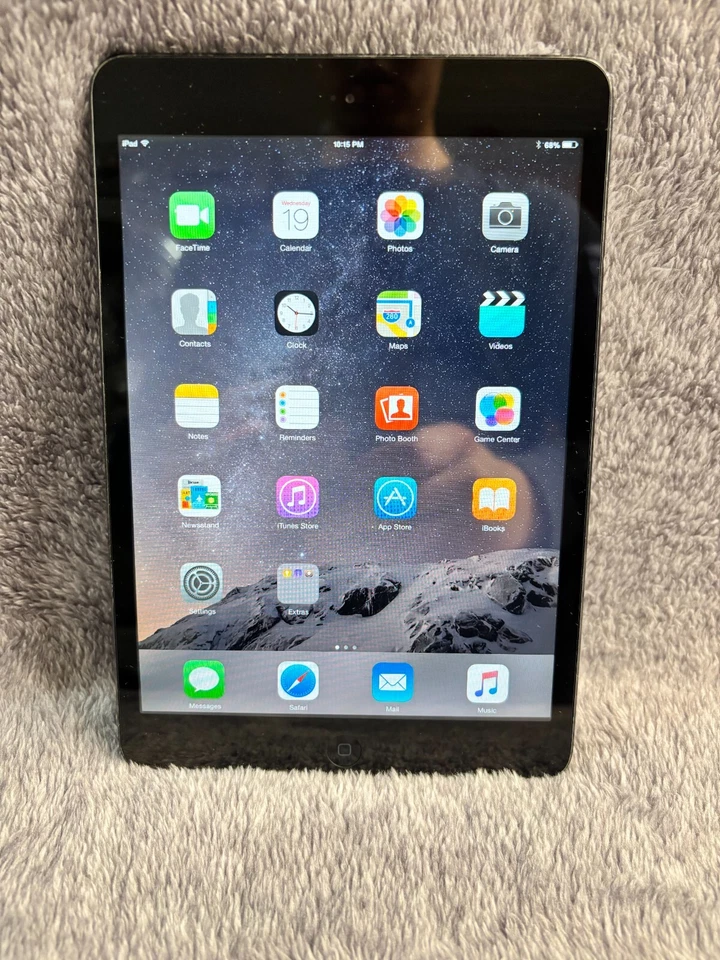 iOS 8.4.1/9.3.5 | iPad Mini | Preloaded with classic games | Help Combat E-Waste - Image 1 of 1