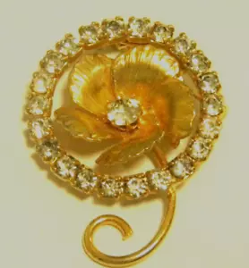 Vtg Gold Tone Flower Broach White Stones 1 3/4" x 1 1/8" Preowned - Picture 1 of 2
