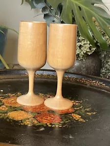 2 bicchieri da vino in legno, altezza 7”, acero, bella lucentezza e finitura liscia - Foto 1 di 15