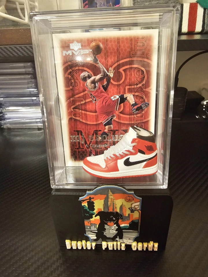 Tarjeta Michael Jordan y Jordan 1 caja de sombra de zapatos - 1999 UD #197 - ¡Coincidencia de colores!! Foto 1 de 1