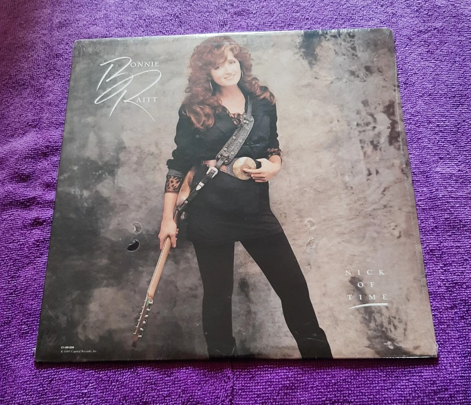 BONNIE RAITT  " NICK OF TIME " SEALED 1989 PRESSING. - Image 1 of 1
