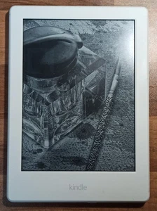 Amazon Kindle 8th Generation SY69JL 6" 4GB Wi-Fi White eBook Reader - Picture 1 of 6
