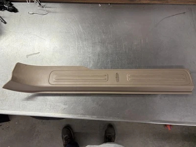 Lincoln Navigator 1998 umbral de puerta lateral del conductor moldura de plástico Foto 1 de 4