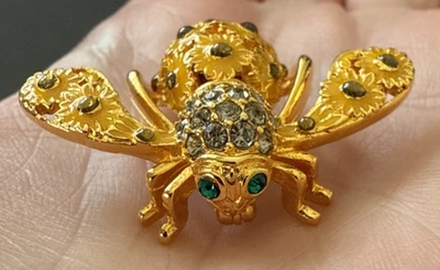 CUTE Joan Rivers Classics Collection BEE SUNFLOWERS Spring Brooch Pin Gold Tone - Image 1 of 4