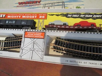 VARNEY HO No. 25 MIGHTY MIDGET TREN SET LOCOMOTORA Y VAGONES DE CARGA 1957 SIN USAR, EN CAJA Foto 1 de 4