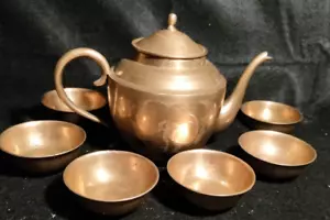 ETCHED BRASS TEA POT & 6 HANDLESS CUPS SET - Picture 1 of 11