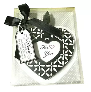 KATE ASPEN BLACK & WHITE HEART SHAPED LUGGAGE TAG W/ RIBBON BRAND NEW - Picture 1 of 5