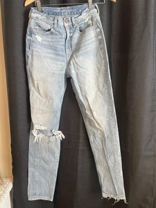 American Eagle AE Light Wash Ripped Distressed Mom Jeans Size 4 X-long - Picture 1 of 9