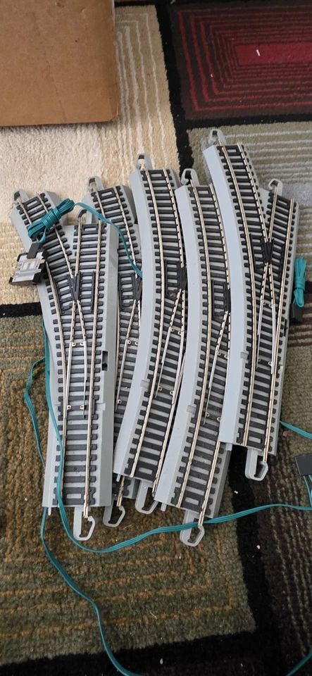 Bachmann EZ-Track Left-Hand Turnout with Connector, HO Scale (5 Pieces) - Image 1 of 1