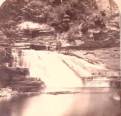 c1900 WATKINS ГЛЕНН НЬЮ-ЙОРК КРИСТАЛЛ КАСКАД ВОДОПАД ЖИВОПИСНЫЙ СТЕРЕОИЗОБРАЖЕНИЕ Z1256 - Изображение 1 из 4