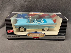 Chevy Bel Air 1957 convertible Ertl American Muscle 1/18 fundido a presión azul y blanco - Imagen 1 de 7