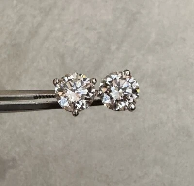 Tachuelas de diamantes redondos naturales GIA 3,00 cttw J-VS1/J-VS2 en platino - HM2543NV Foto 1 de 4