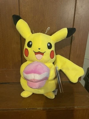 Pokemon San Valentín Pikachu Peluche Malvado Genial Juguetes Sosteniendo Cupcake Rosa Nuevo con Etiquetas Foto 1 de 3