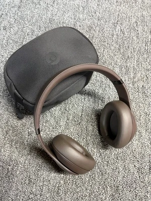 Beats by Dr. Dre Studio Pro Wireless Over-Ear Kopfhörer - Deep Brown - Bild 1 von 4