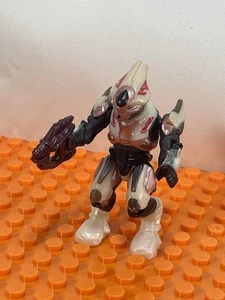 HALO MEGA BLOKS COVENANT WHITE ELITE ULTRA MINI FIGURE 96982 REVENANT ATTACK - Picture 1 of 7