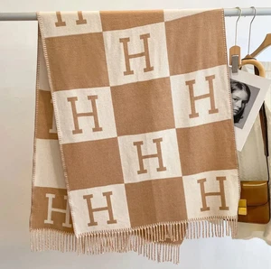 Bufanda Hermès - Diseño icónico H, moda francesa de lujo - Imagen 1 de 9
