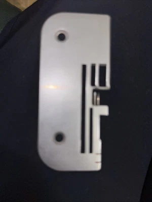 Placa Aguja Overlock 1250011-501 Calidad B Blanco/Toyota/pfaff Foto 1 de 2