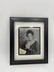 Foto autografata con cornice - Gladys Knight firmata con biglietto stub - Foto 1 di 11