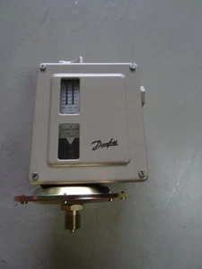 Danfoss RT113 Temperature Controller 017-5196 - Picture 1 of 9