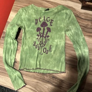 Peace And Love T-shirt - Picture 1 of 3