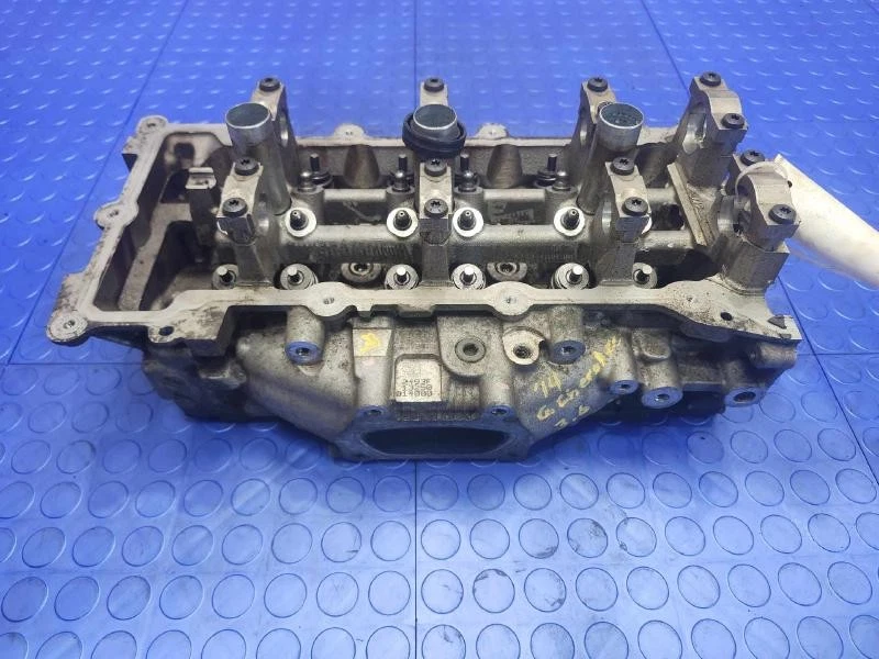 Dodge Chrysler Ram Jeep 3,6 L culata derecha desnuda (trasera) OEM 68141352AA Foto 1 de 4
