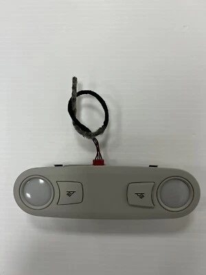 🚘 Luz domo superior trasera original OEM 8T0947111AT64 AUDI S5 S4 A4 A5 Q5 2009-2016 Foto 1 de 4