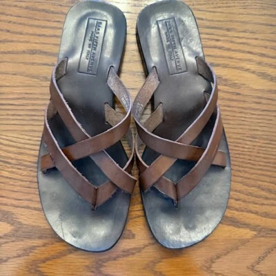 Sandalias planas de cuero marrón Saks Fifth Avenue para mujer talla 9 hechas en Italia Foto 1 de 4