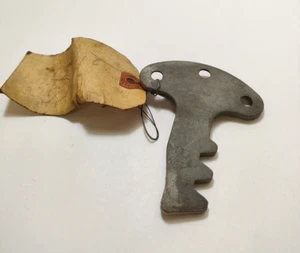 1960-1962 Plymouth Dodge Valiant Lancer Left Door Lock Striker Plate 2195767 NOS - Picture 1 of 3