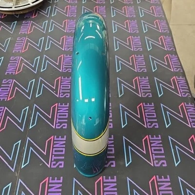 Guardabarros delantero Triumph Trophy 500 T100 1971 de colección nuevo en stock Foto 1 de 4