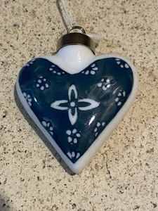 Blaue Rose polnische Keramik rustikale Kiefern herzförmiges Ornament Handarbeit Polen - Bild 1 von 8