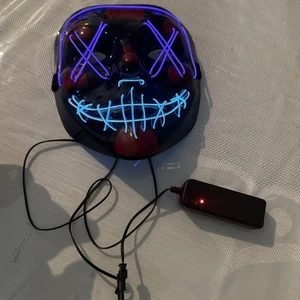 Máscara iluminada de disfraces negra/roja de Halloween con máscara de gas debajo probada funciona - Imagen 1 de 3