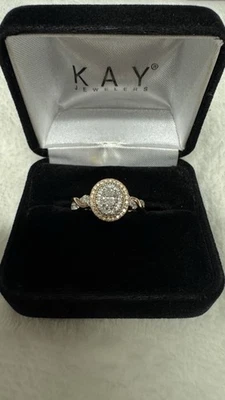 Alianza de boda Kay Jewelers para mujer de oro de 14 k con diamantes talla 8 Foto 1 de 4