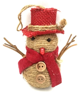 De Colección Hecho a Mano Cuerda Muñeco de Nieve Adorno de Navidad Sombrero Rojo y Bufanda con Botones 5.5" - Imagen 1 de 8