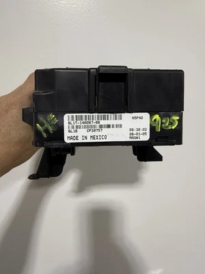 2005-2006 Ford Expedition Lincoln Navigator Fuse Relay Box 6L1T-14A067-BB - Image 1 of 4