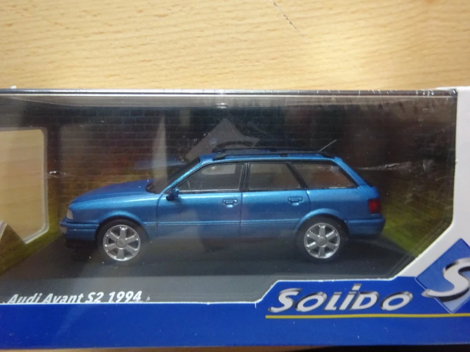Audi S2 Avant 1994 Kombi blau-met. Modelauto 1:43 NEU Oldtimer - Bild 1 von 1