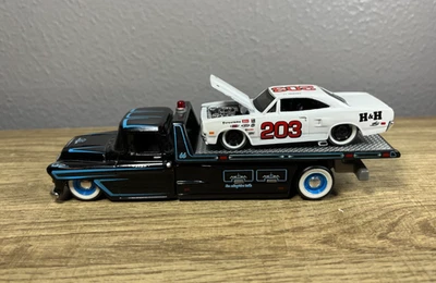 Maisto All Stars Elite Transport 1957 Chevrolet Flatbed 1970 Plymouth GTX 1/64 - Image 1 of 4