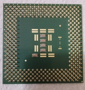 Intel Celeron 700 MHz / 128 / 66 / 1.7V SL4P2 processore socket 370 Coppermine - Foto 1 di 2