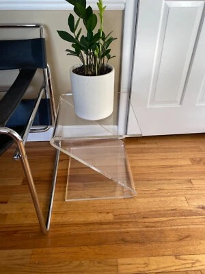 Soporte de mesa auxiliar vintage moderno de mediados de siglo grueso acrílico Lucite forma de Z Foto 1 de 4