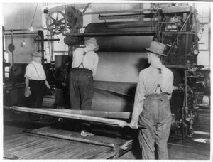 Photo:Fibre from the roller, National Vulcanized Fibre Company, Newark - Picture 1 of 1
