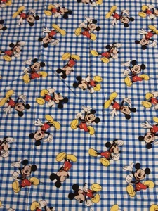 Stoffrest Mickey Mouse 23" L x 44" B Mehrfarbig - Bild 1 von 2