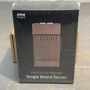 New ZimaBoard 832 - Single-board x86 Quad-Core 8GB fanless server PCIe & SATA3 - Picture 1 of 7